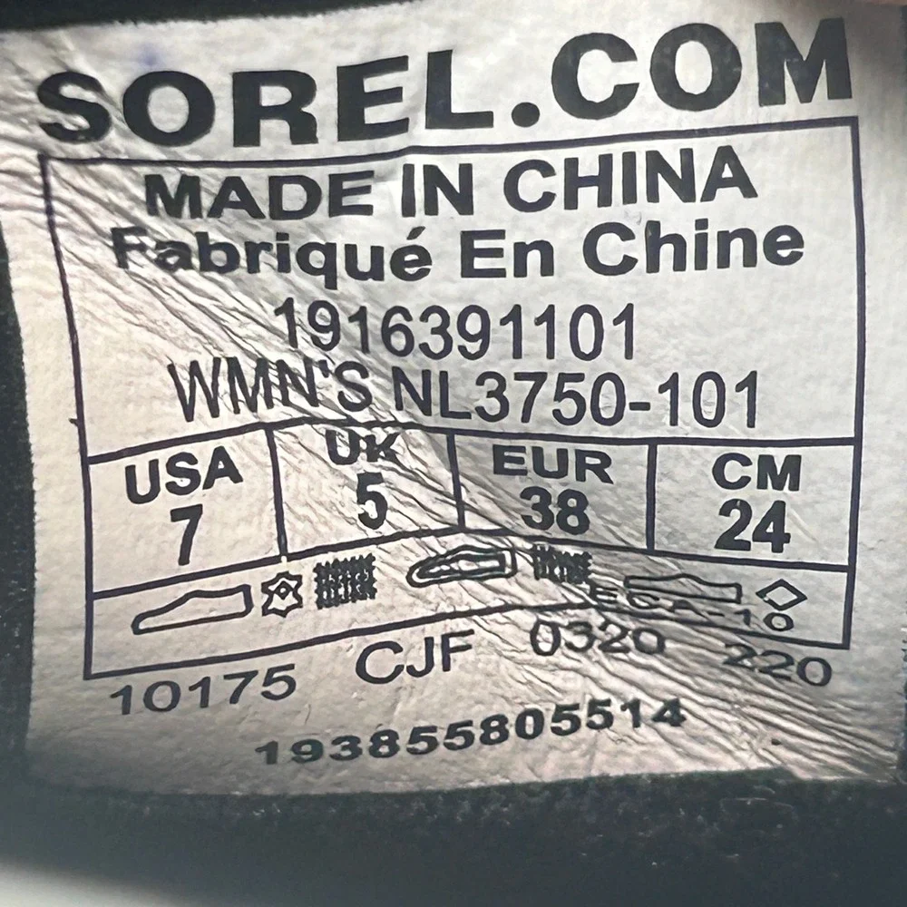 Sorel Kinetic Short Puffy Waterproof Boots White Black NL3750-101 Womens 7
